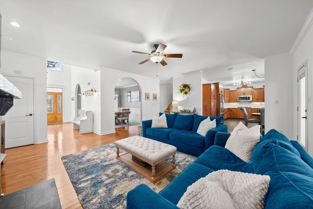 879 Iron Wood Cir, Clarksville, TN 37043