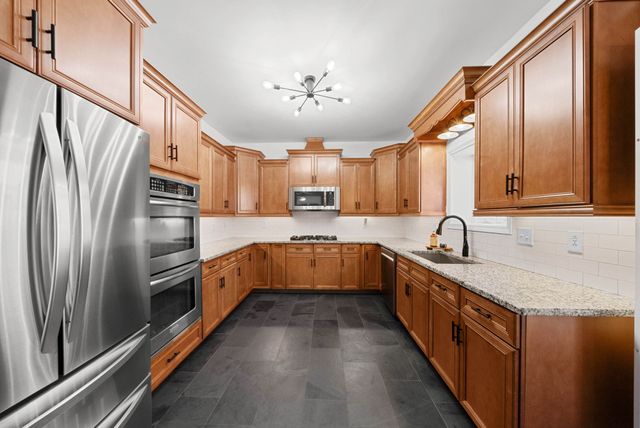 879 Iron Wood Cir, Clarksville, TN 37043