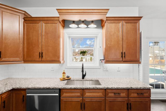 879 Iron Wood Cir, Clarksville, TN 37043