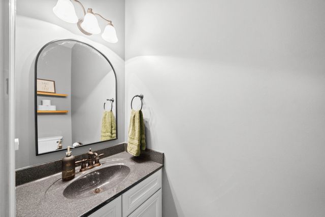 879 Iron Wood Cir, Clarksville, TN 37043