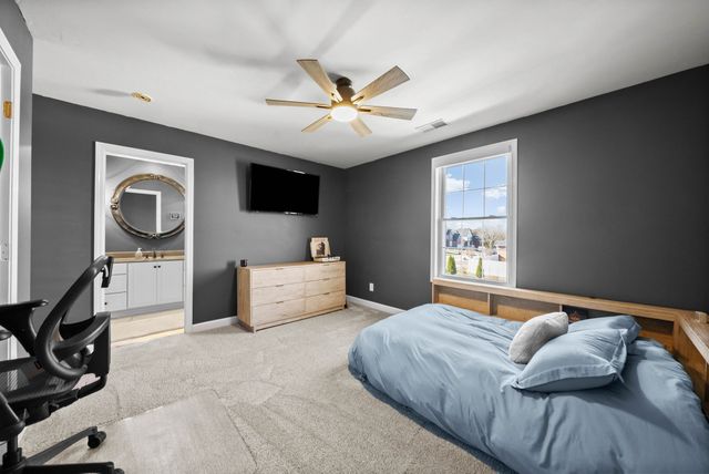 879 Iron Wood Cir, Clarksville, TN 37043