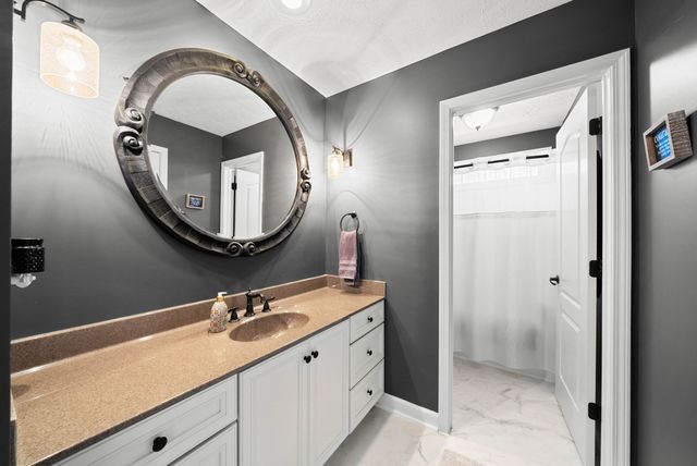 879 Iron Wood Cir, Clarksville, TN 37043