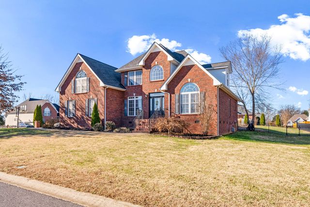 879 Iron Wood Cir, Clarksville, TN 37043