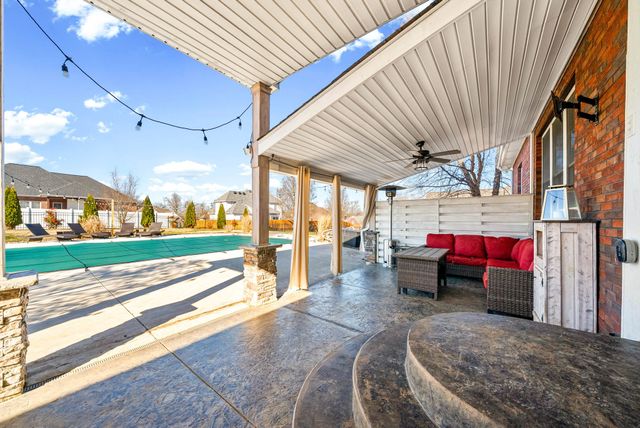 879 Iron Wood Cir, Clarksville, TN 37043