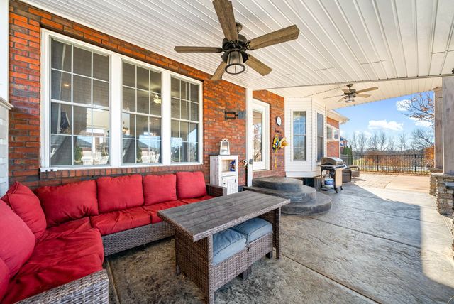 879 Iron Wood Cir, Clarksville, TN 37043