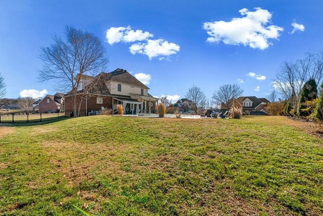 879 Iron Wood Cir, Clarksville, TN 37043