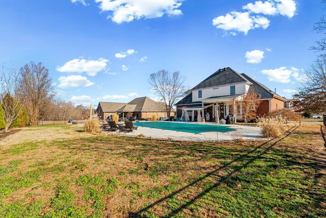 879 Iron Wood Cir, Clarksville, TN 37043