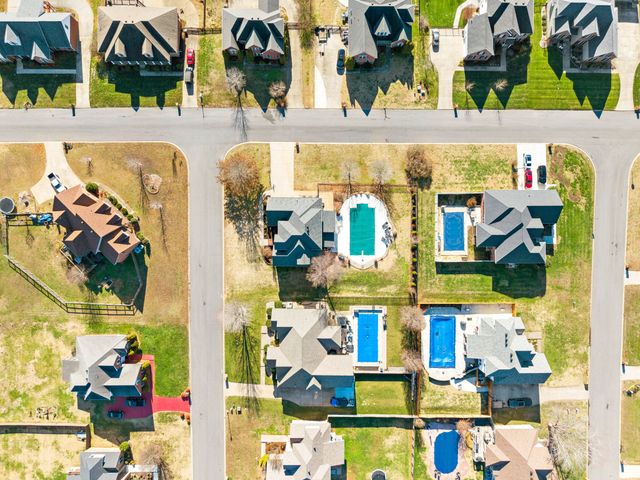 879 Iron Wood Cir, Clarksville, TN 37043