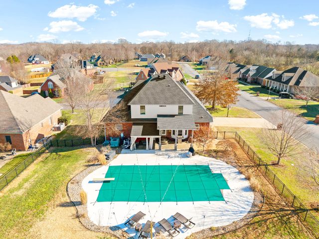 879 Iron Wood Cir, Clarksville, TN 37043