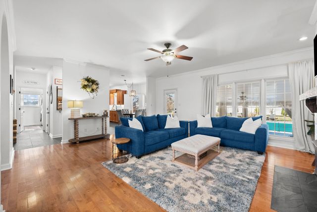 879 Iron Wood Cir, Clarksville, TN 37043