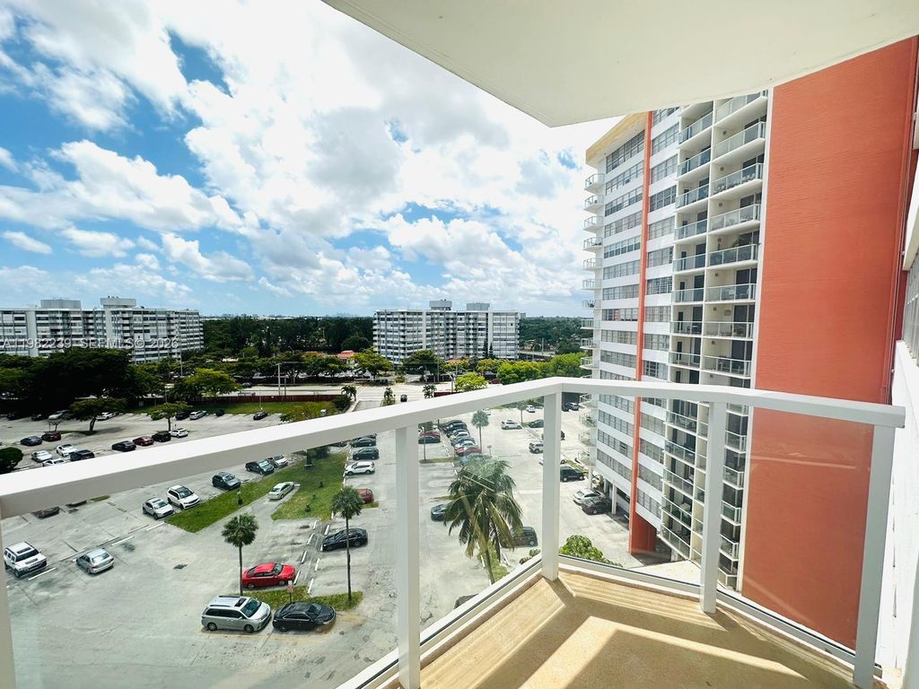 Image 23 of property listing at 1301 NE Miami Gardens Dr 915W, Miami, FL 33179