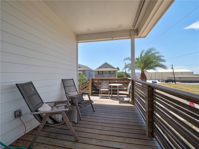 201 Nautilus St, Port Aransas, TX 78373