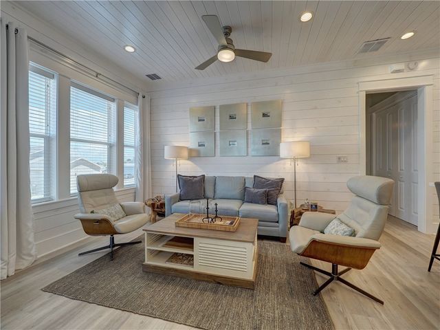 201 Nautilus St, Port Aransas, TX 78373