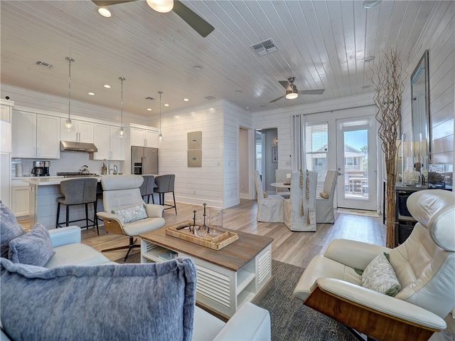 201 Nautilus St, Port Aransas, TX 78373