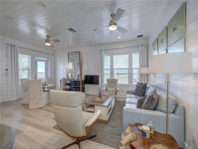 201 Nautilus St, Port Aransas, TX 78373