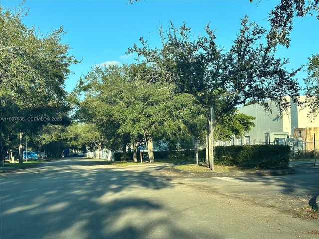 14180 NW 77th Ct, Miami Lakes, FL 33016