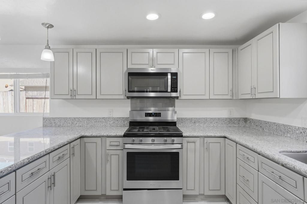 Image 11 of property listing at 9676 Cypress Vale Dr, Lakeside, CA 92040