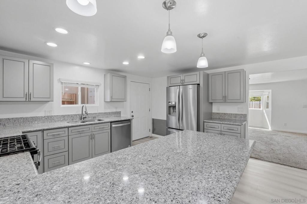 Image 12 of property listing at 9676 Cypress Vale Dr, Lakeside, CA 92040