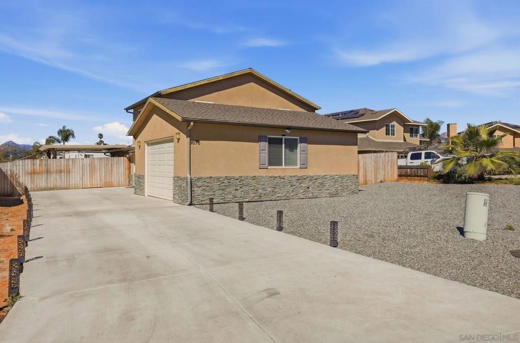 Image 26 of property listing at 9676 Cypress Vale Dr, Lakeside, CA 92040