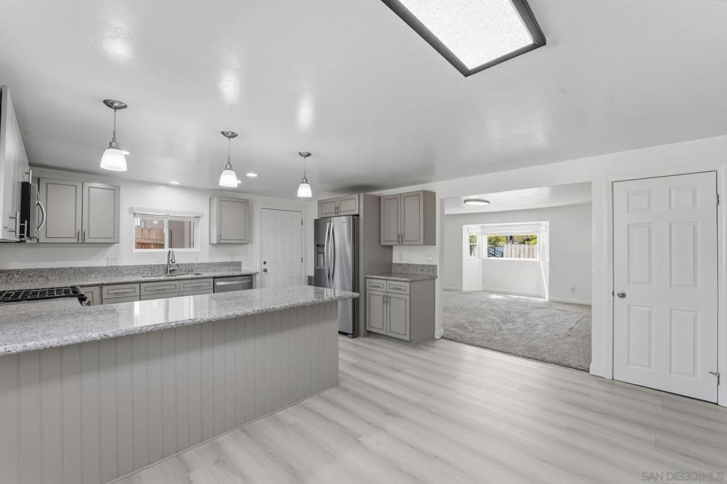 Image 6 of property listing at 9676 Cypress Vale Dr, Lakeside, CA 92040