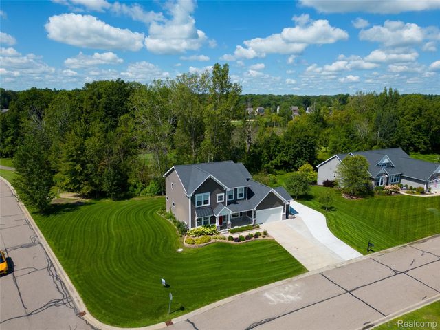 9438 Dornoch Trail, Brighton, MI 48114