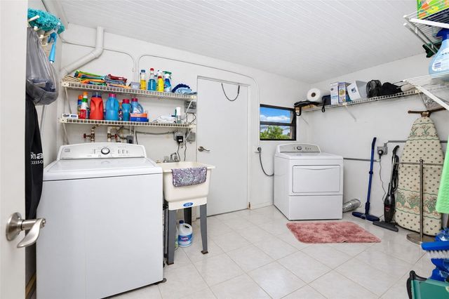 6174 REDWING AVENUE, Englewood, FL 34224