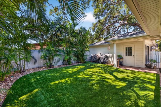 2812 W PAXTON AVENUE, Tampa, FL 33611