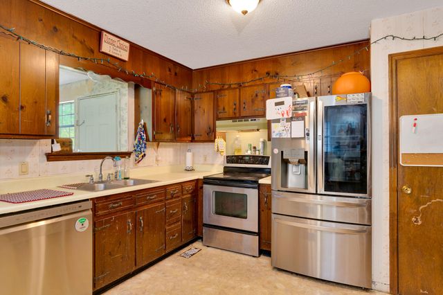 5885 Stonewall Drive, Harrison, TN 37341