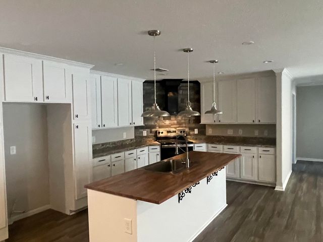 1584 E Old Hwy 49, Hattiesburg, MS 39401