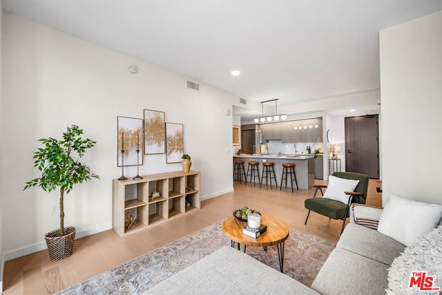 1050 S GRAND Avenue 1303, Los Angeles, CA 90015