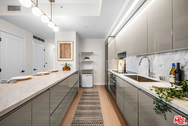 1050 S GRAND Avenue 1303, Los Angeles, CA 90015