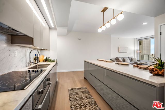 1050 S GRAND Avenue 1303, Los Angeles, CA 90015