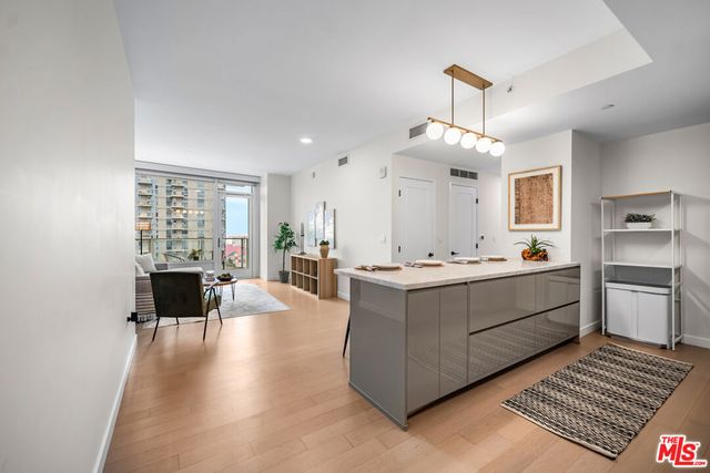 1050 S GRAND Avenue 1303, Los Angeles, CA 90015