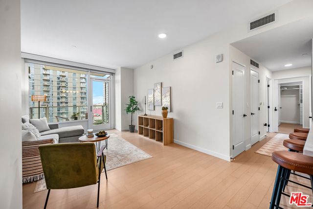 1050 S GRAND Avenue 1303, Los Angeles, CA 90015