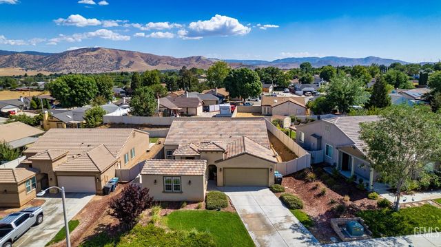 1309 Clasico Dr, Tehachapi, CA 93561