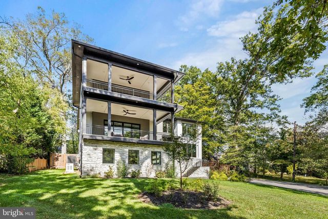 6884 CHURCHILL RD, Mclean, VA 22101