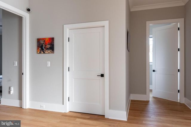 6884 CHURCHILL RD, Mclean, VA 22101