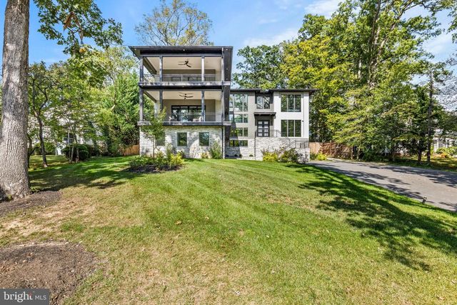 6884 CHURCHILL RD, Mclean, VA 22101