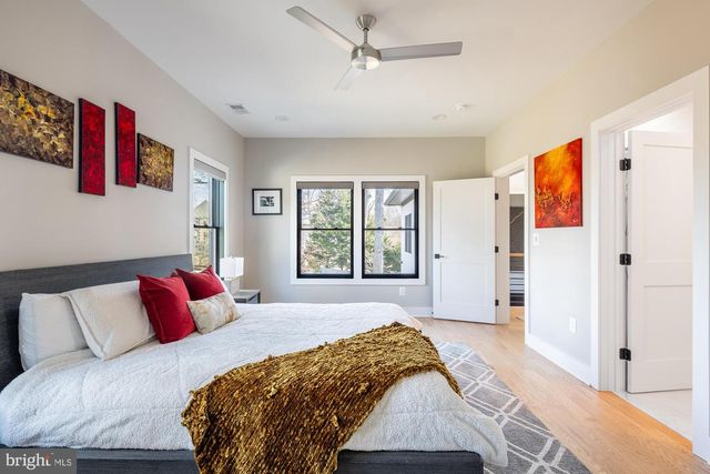 6884 CHURCHILL RD, Mclean, VA 22101