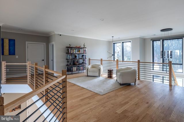 6884 CHURCHILL RD, Mclean, VA 22101