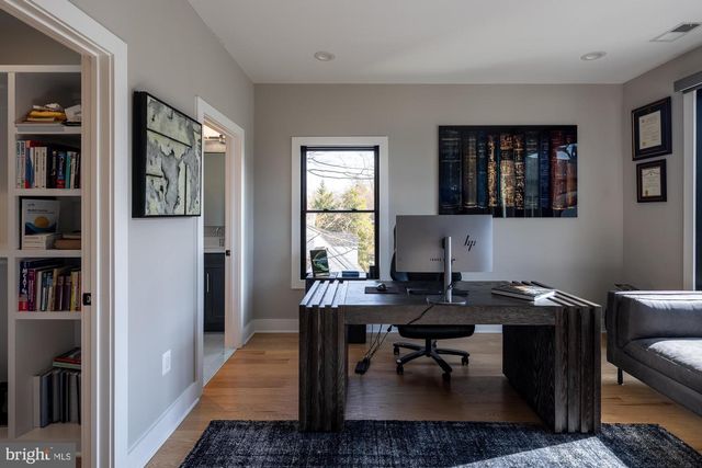 6884 CHURCHILL RD, Mclean, VA 22101