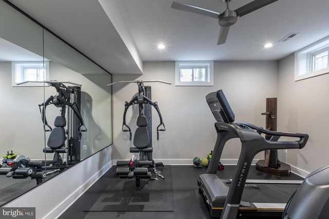 6884 CHURCHILL RD, Mclean, VA 22101