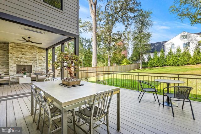 6884 CHURCHILL RD, Mclean, VA 22101