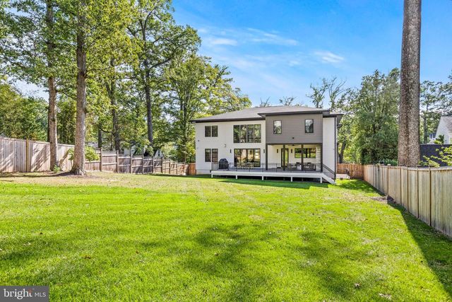 6884 CHURCHILL RD, Mclean, VA 22101