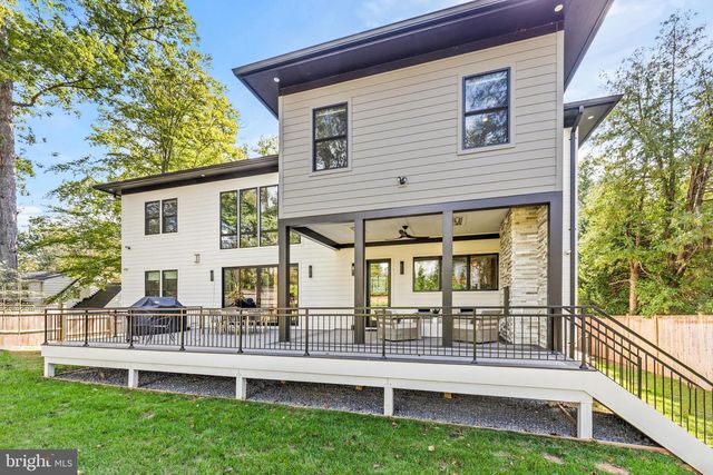 6884 CHURCHILL RD, Mclean, VA 22101