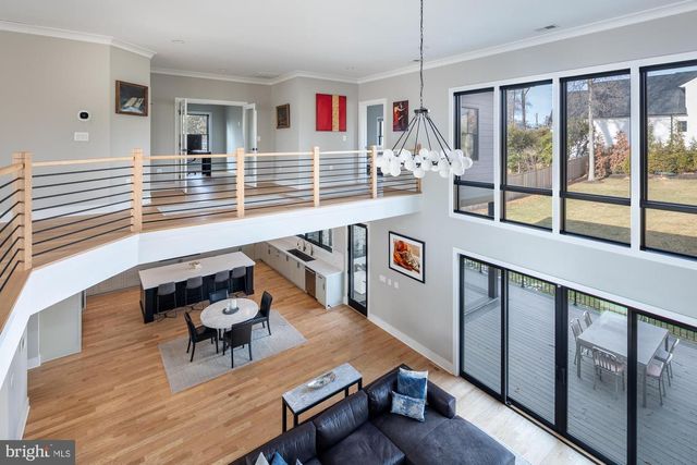 6884 CHURCHILL RD, Mclean, VA 22101