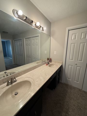 1033 Foxmoor Dr, Clarksville, TN 37042