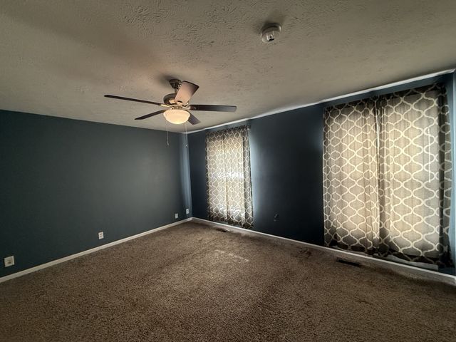 1033 Foxmoor Dr, Clarksville, TN 37042