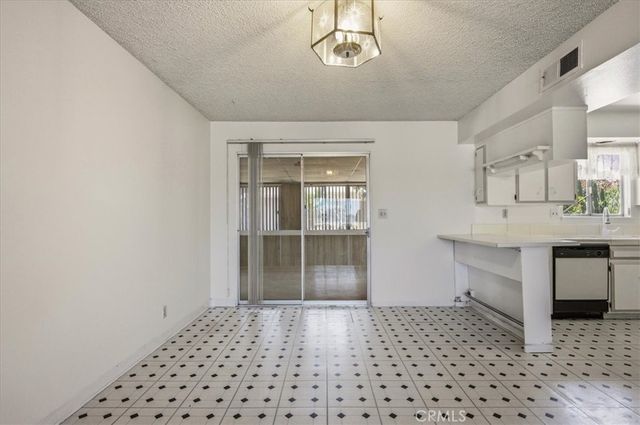 26124 New Chicago, Hemet, CA 92544