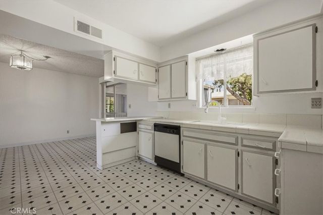 26124 New Chicago, Hemet, CA 92544
